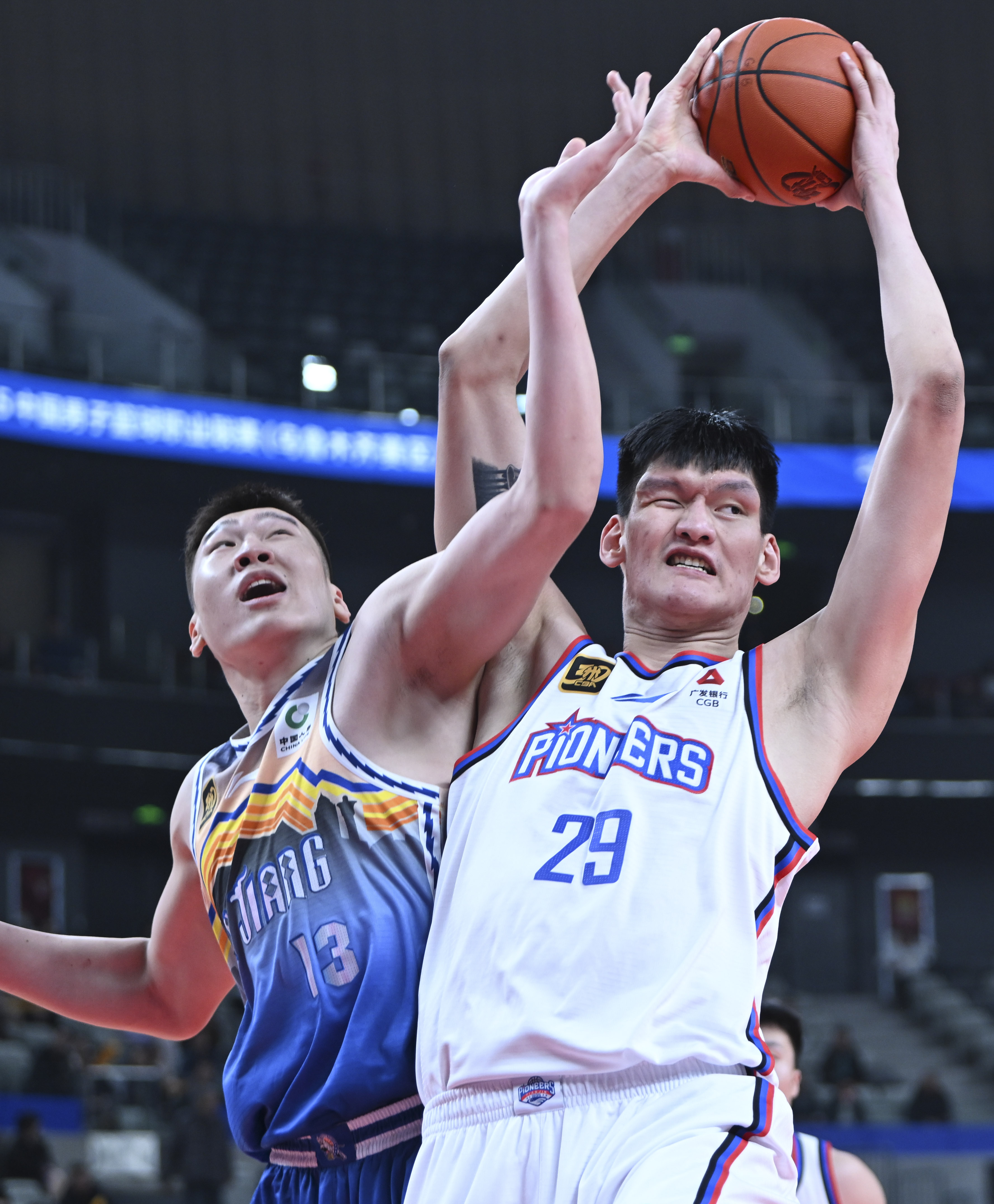 爱游戏官网-CBA球员技艺精湛，比赛中展现个人风采的简单介绍