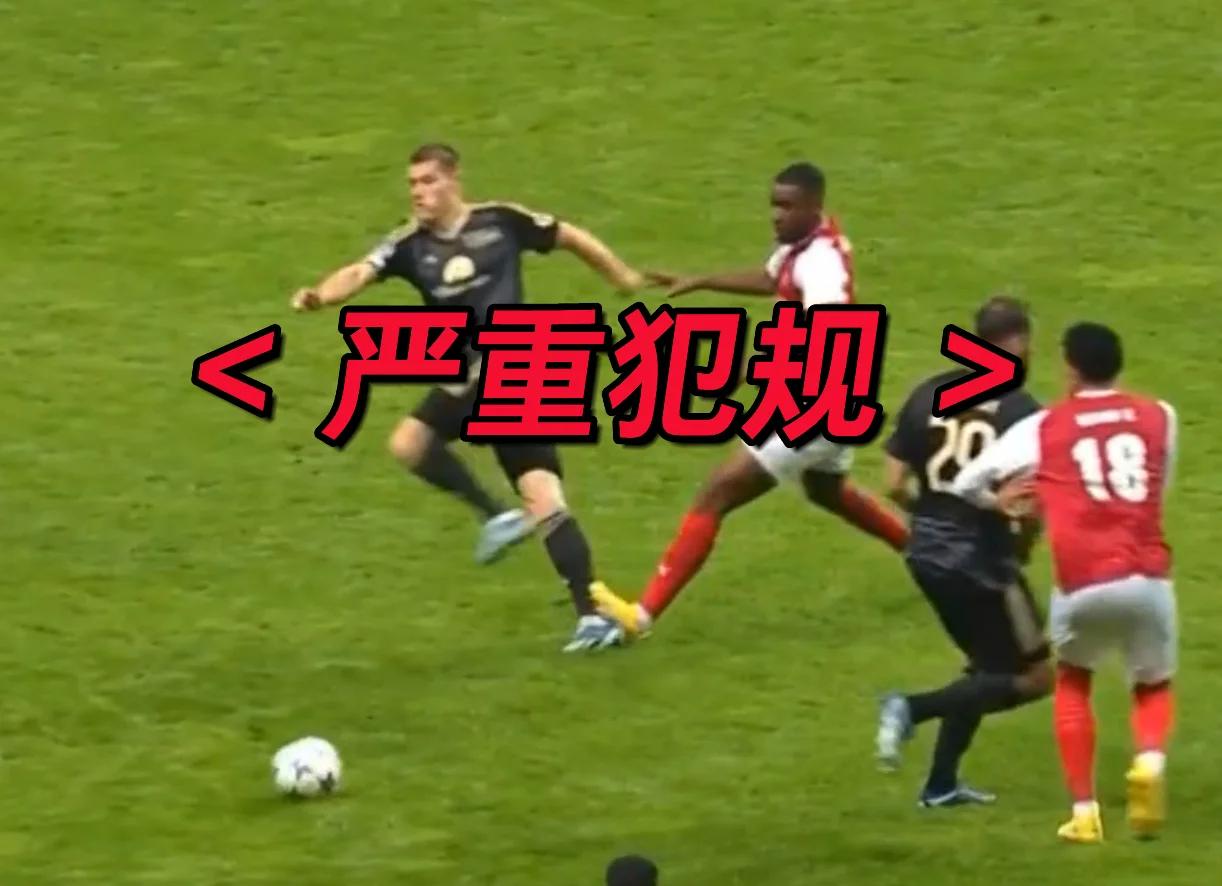 奥格斯堡队员被罚下场,输球收场的简单介绍 奥格斯堡队员被罚下场,输球收场的简单介绍