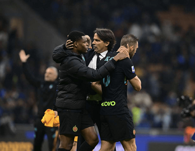 包含卫冕冠军发起追击,全部主场战力全取三分的词条 包含卫冕冠军发起追击,全部主场战力全取三分的词条