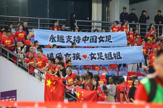 爱游戏入口-中国女足豪取胜利，表现出色