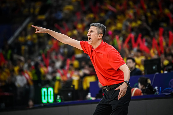 球员助力球队逆转,篮协赛事持续升级 球员助力球队逆转,篮协赛事持续升级