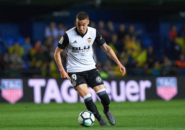 爱游戏官网-瓦伦西亚防守犯错，遭遇惨败局面