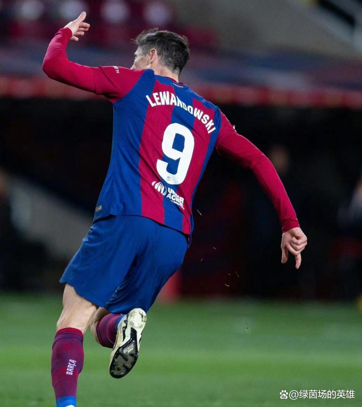 瓦伦西亚防守犯错,遭遇惨败局面 瓦伦西亚防守犯错,遭遇惨败局面