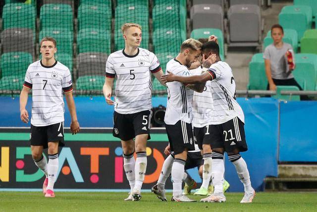 斯洛文尼亚队在欧预赛中全力以赴 斯洛文尼亚队在欧预赛中全力以赴