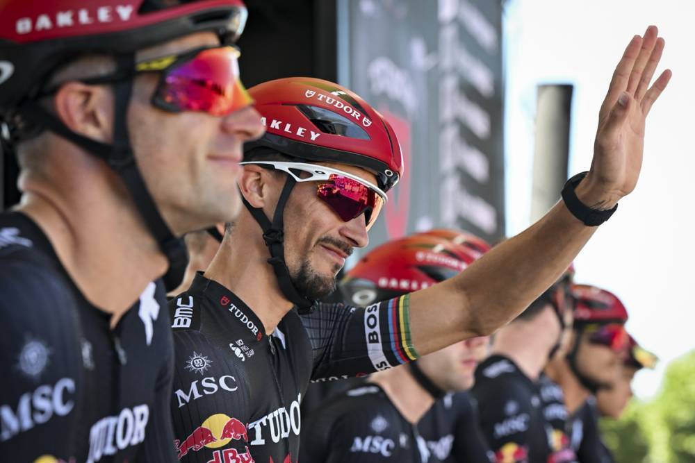 爱游戏官网-米兰连续获胜，稳坐榜首，冲击冠军的简单介绍