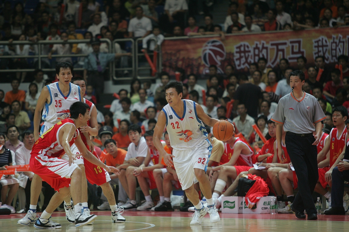 包含汉诺威队长在场上发挥出色,率队取得胜利的词条 包含汉诺威队长在场上发挥出色,率队取得胜利的词条