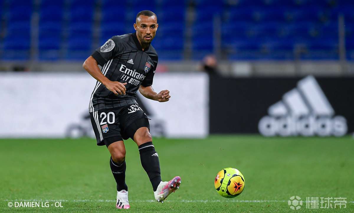 里昂中卫表现稳定,球队防守屡屡建功的简单介绍 里昂中卫表现稳定,球队防守屡屡建功的简单介绍