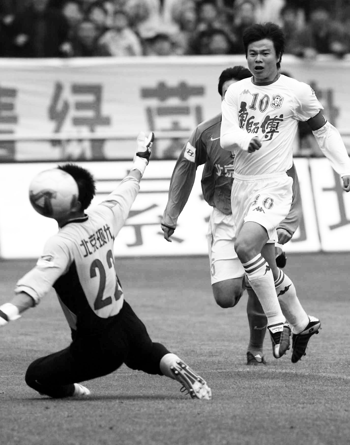 爱游戏中国官网-包含天津泰达迎来大连人队，擦出激烈火花的词条