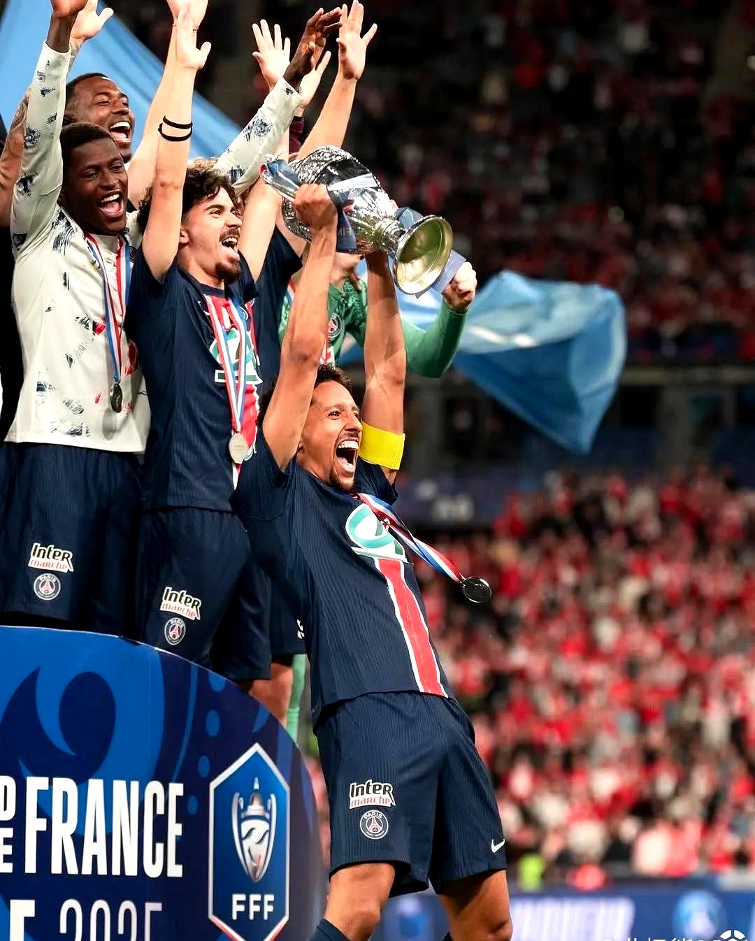 法国代表团一举夺得三项金牌 法国代表团一举夺得三项金牌