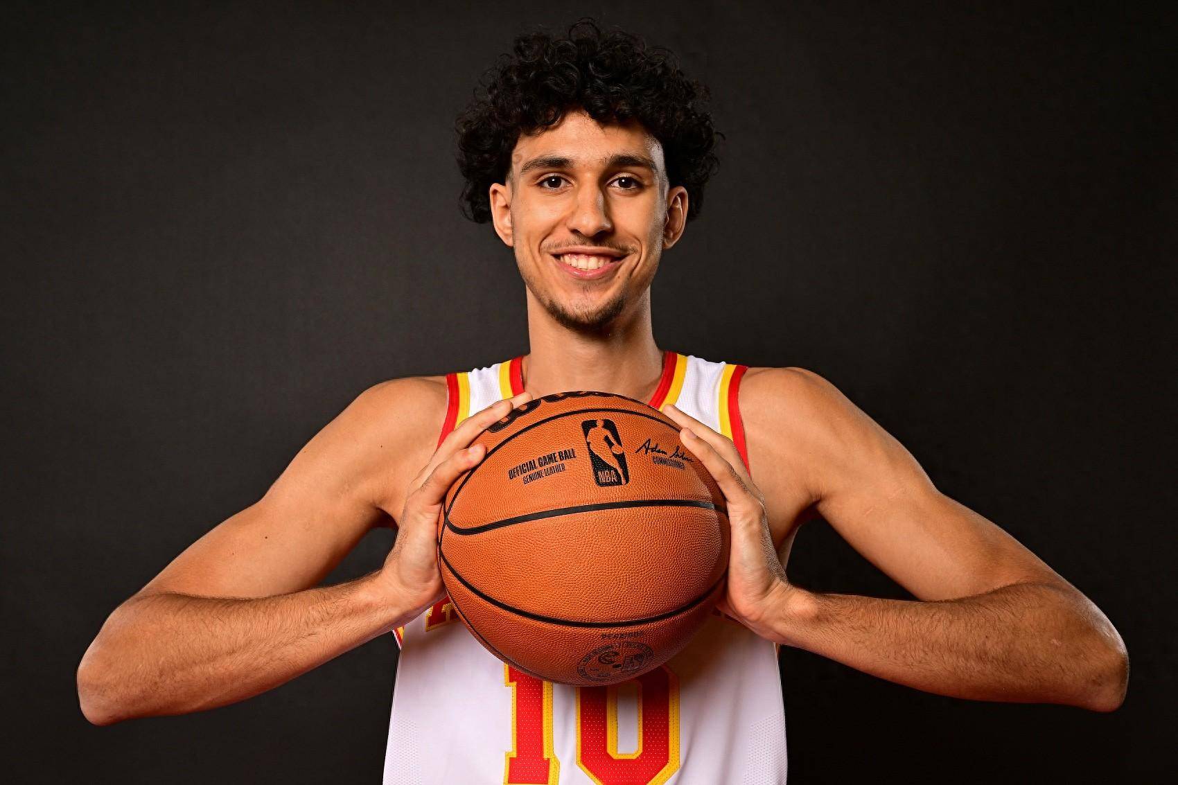 爱游戏在线-老鹰擒人，特雷杨轰下分