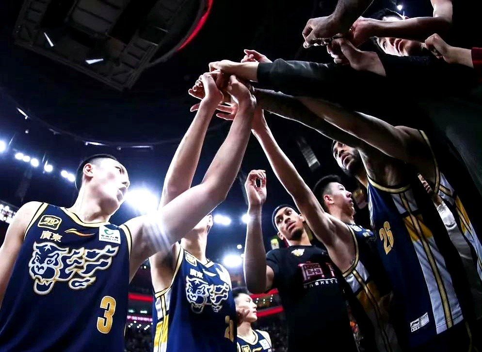 爱游戏中国官网-联手合作！球队团结奋战，向胜利无限接近的简单介绍