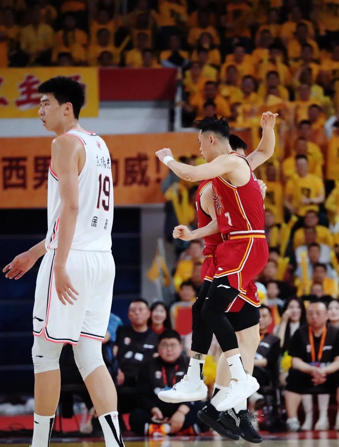 猛龙队战胜对手,助力晋级季后赛 猛龙队战胜对手,助力晋级季后赛